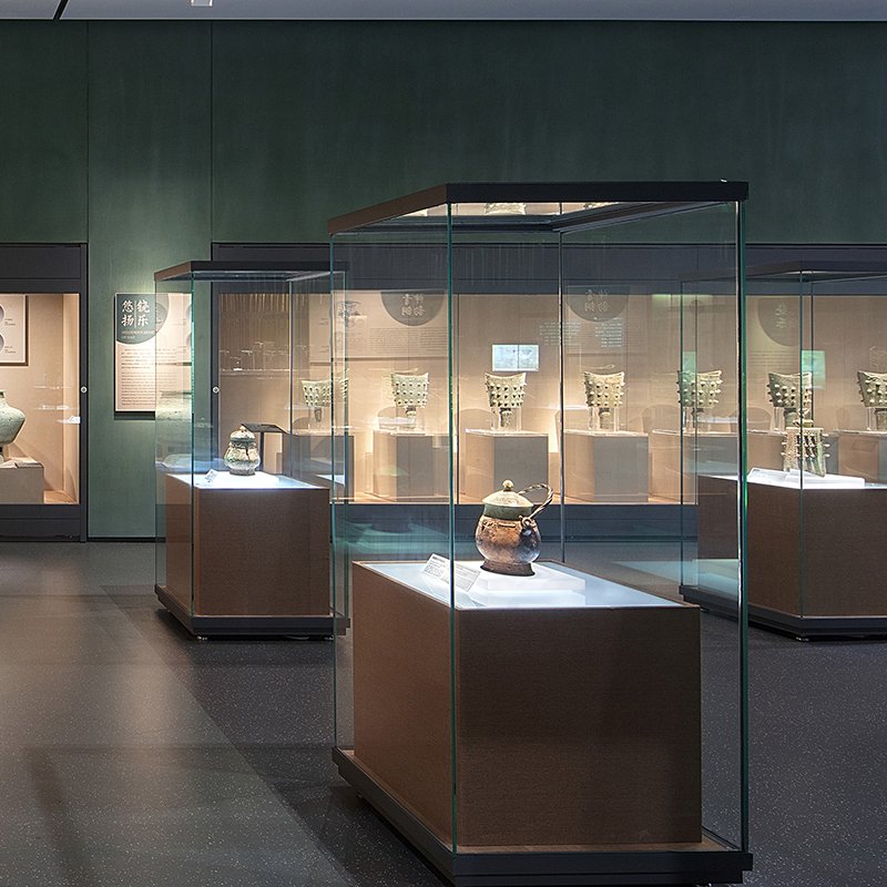 Museum display cases with PNLC smart film, power off - glass stays clear